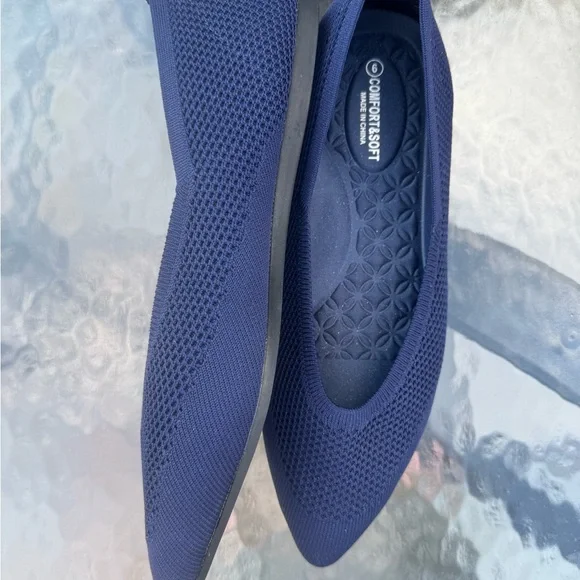 2 Women's Pointed-Toe Flats in Navy and Black 9 Like New - Picture 4 of 12